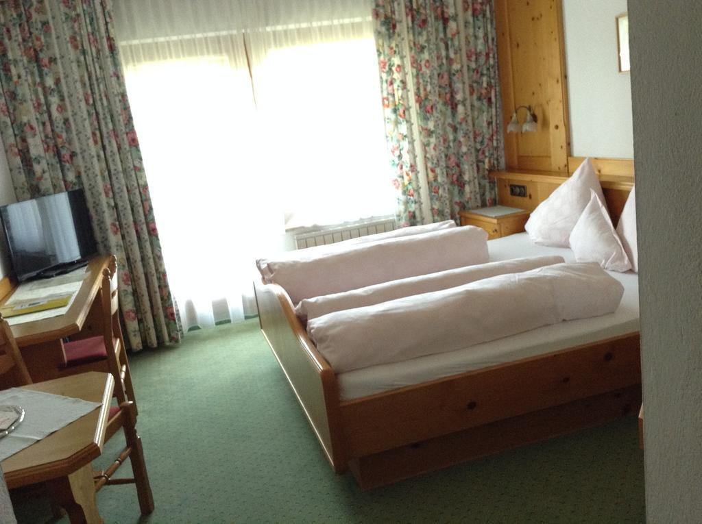 Hotel Garni Almhof Seefeld in Tirol Eksteriør billede